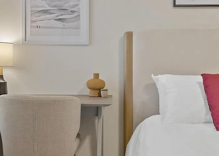 Apartment Landing Modern With Amazing Amenities