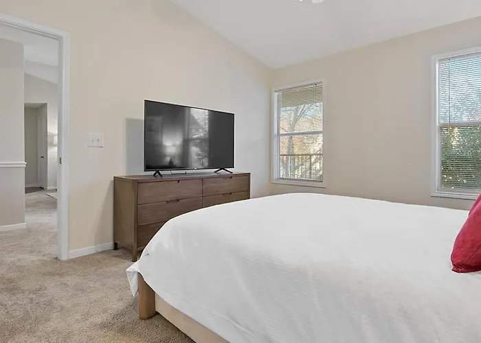 Landing Modern With Amazing Amenities Apartment